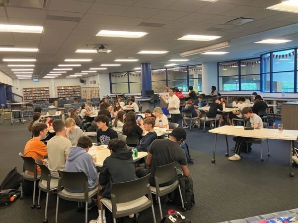 Students in Jewish Student Union meeting.