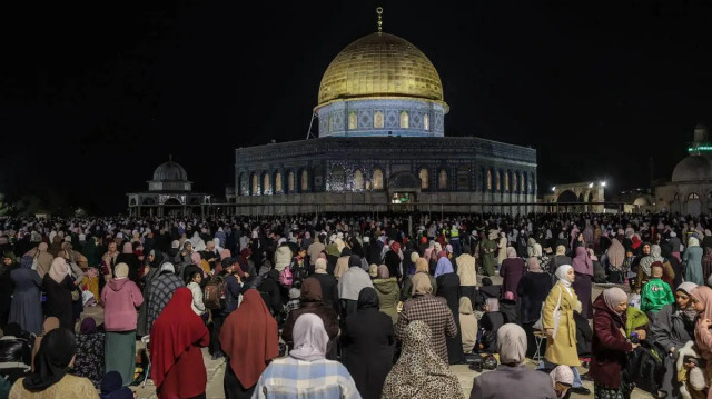 Palestinian Muslims praying Taraweeh at Al-Asqa Mosque