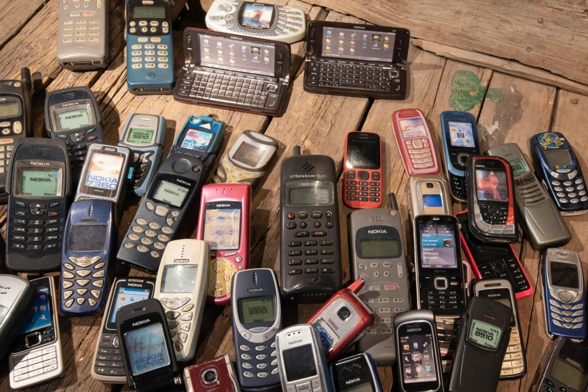 Many different kinds of dumb phones. Photo courtesy of: Gylfi Gylfason
