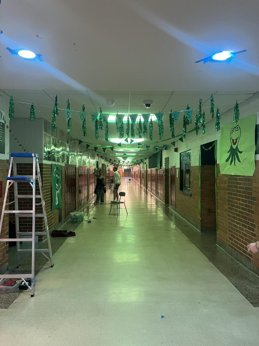 Student Leadership and other students who volunteered decorated the hallways for Homecoming spirit week by class colors. Photo taken by Camryn Niyo.