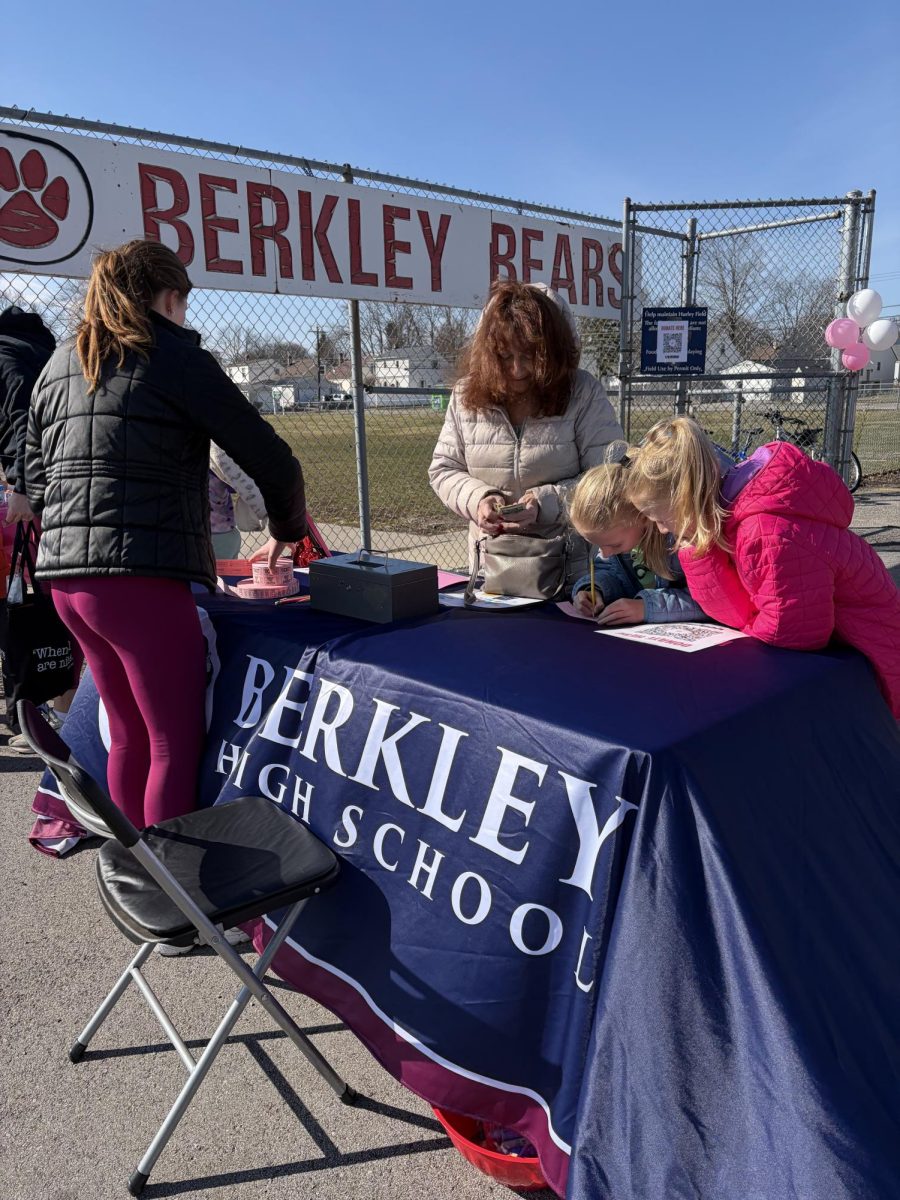 People attending the Walk for Women on Mar. 8. Photo by Aurora Ouvry.