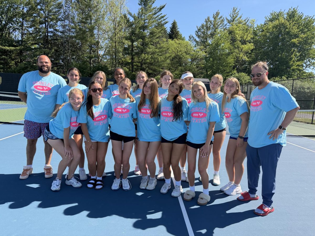 The varsity girls tennis team with coaches Aaron Rosen (left) and Sam Subia (right).